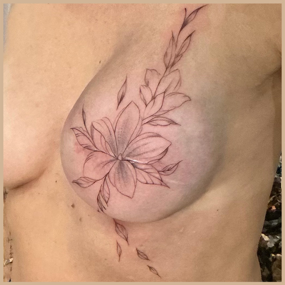 Tatouage artistique réalisé après une reconstruction mammaire